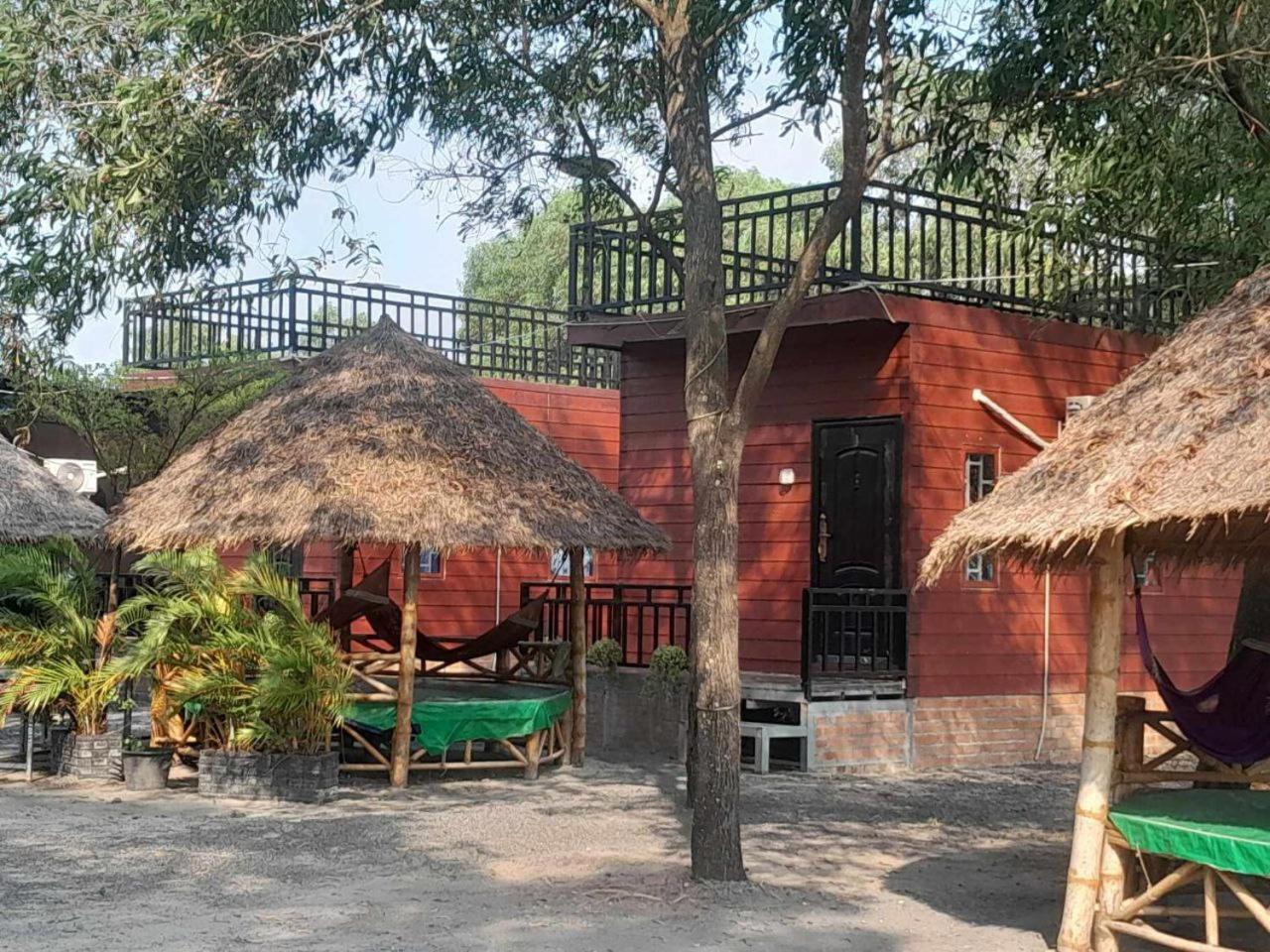 La Plage De Kampot By Lee & Hap Guest House エクステリア 写真